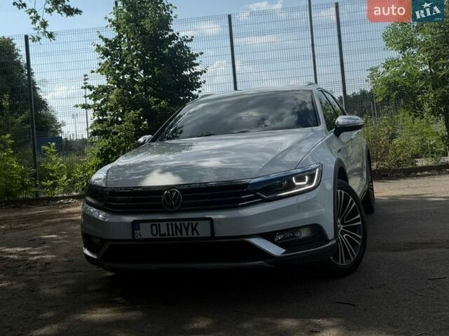 Белый Фольксваген Пассат Альтрак, объемом двигателя 2 л и пробегом 270 тыс. км за 16850 $, фото 1 на Automoto.ua