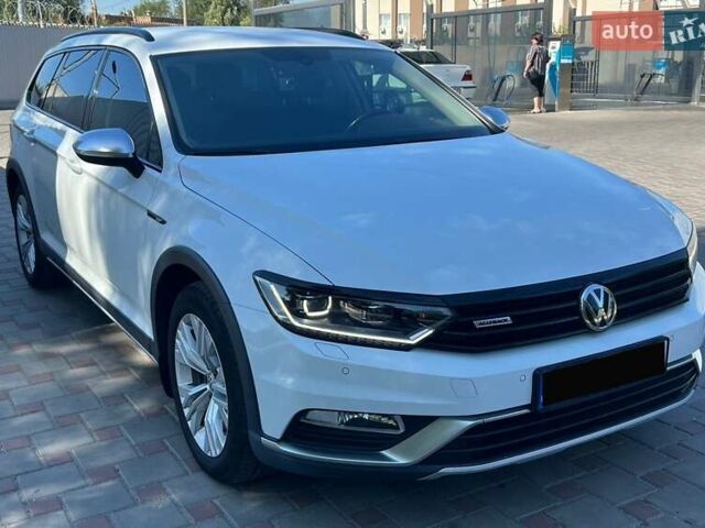 Белый Фольксваген Пассат Альтрак, объемом двигателя 1.97 л и пробегом 211 тыс. км за 21800 $, фото 1 на Automoto.ua