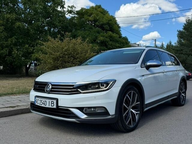 Білий Фольксваген Пассат Альтрак, об'ємом двигуна 2 л та пробігом 330 тис. км за 16700 $, фото 1 на Automoto.ua