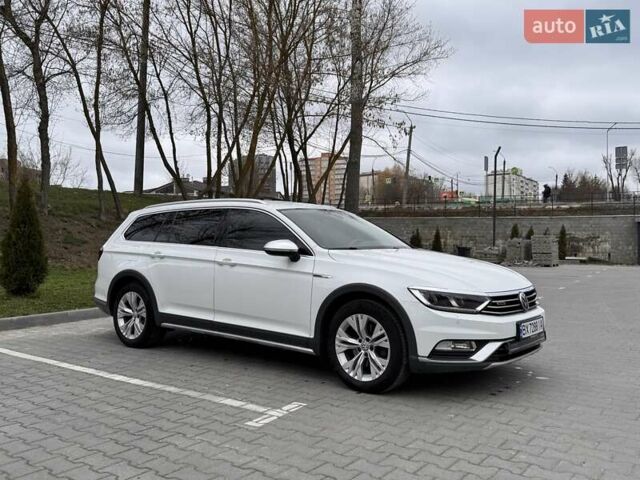 Белый Фольксваген Пассат Альтрак, объемом двигателя 2 л и пробегом 185 тыс. км за 22900 $, фото 1 на Automoto.ua
