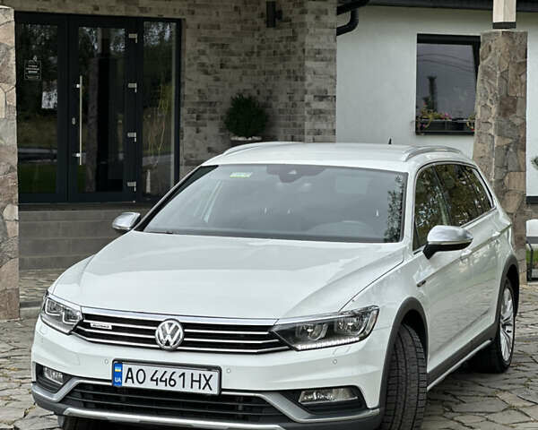 Белый Фольксваген Пассат Альтрак, объемом двигателя 2 л и пробегом 190 тыс. км за 23500 $, фото 1 на Automoto.ua