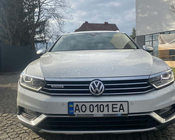 Белый Фольксваген Пассат Альтрак, объемом двигателя 1.97 л и пробегом 280 тыс. км за 23957 $, фото 1 на Automoto.ua