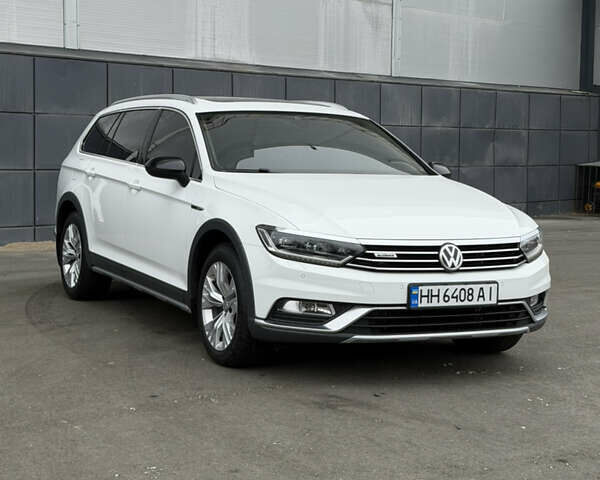 Белый Фольксваген Пассат Альтрак, объемом двигателя 2 л и пробегом 181 тыс. км за 24900 $, фото 1 на Automoto.ua