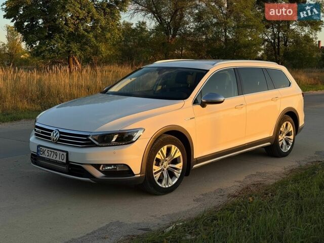 Білий Фольксваген Пассат Альтрак, об'ємом двигуна 2 л та пробігом 213 тис. км за 23500 $, фото 1 на Automoto.ua