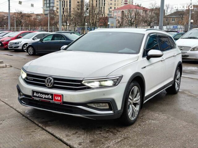 Білий Фольксваген Пассат Альтрак, об'ємом двигуна 2 л та пробігом 162 тис. км за 27990 $, фото 1 на Automoto.ua