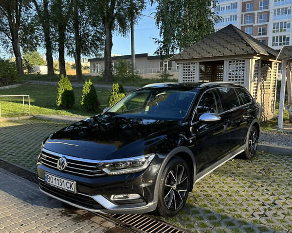 Черный Фольксваген Пассат Альтрак, объемом двигателя 2 л и пробегом 193 тыс. км за 24500 $, фото 1 на Automoto.ua