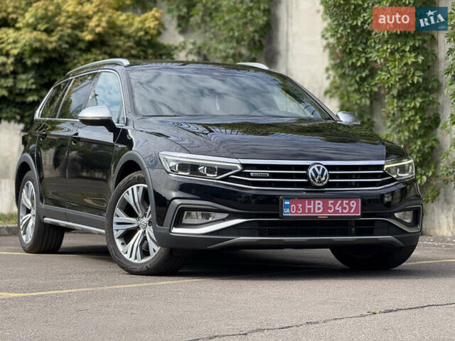 Черный Фольксваген Пассат Альтрак, объемом двигателя 2 л и пробегом 218 тыс. км за 25999 $, фото 1 на Automoto.ua