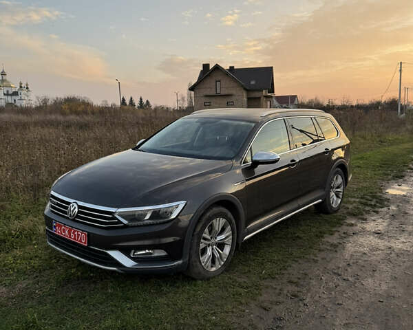 Коричневый Фольксваген Пассат Альтрак, объемом двигателя 2 л и пробегом 284 тыс. км за 16800 $, фото 1 на Automoto.ua