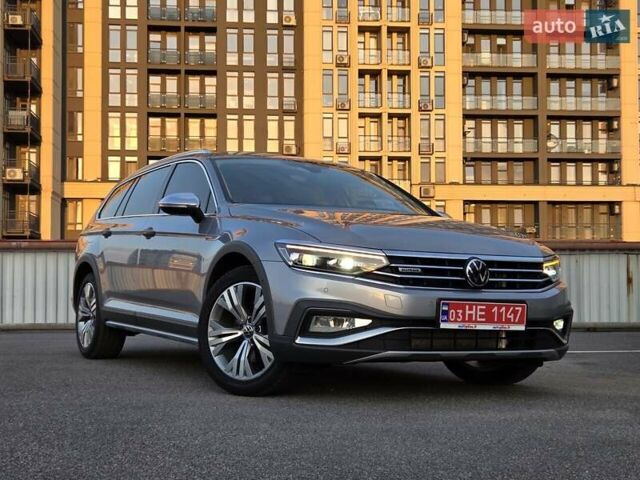 Серый Фольксваген Пассат Альтрак, объемом двигателя 2 л и пробегом 155 тыс. км за 29450 $, фото 1 на Automoto.ua