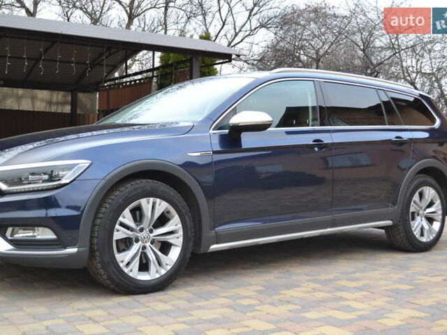 Синий Фольксваген Пассат Альтрак, объемом двигателя 2 л и пробегом 240 тыс. км за 17999 $, фото 1 на Automoto.ua