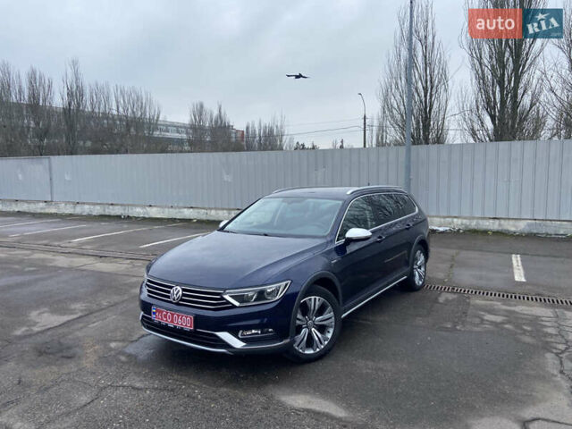 Синій Фольксваген Пассат Альтрак, об'ємом двигуна 2 л та пробігом 220 тис. км за 19000 $, фото 1 на Automoto.ua
