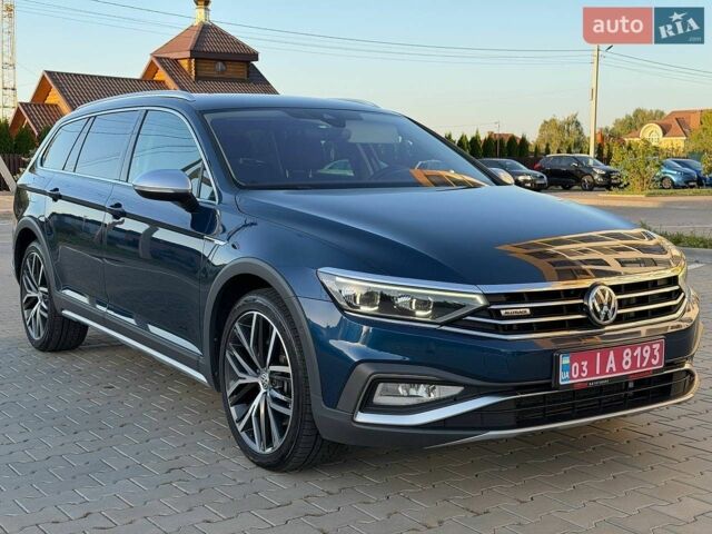 Синій Фольксваген Пассат Альтрак, об'ємом двигуна 2 л та пробігом 162 тис. км за 24999 $, фото 1 на Automoto.ua