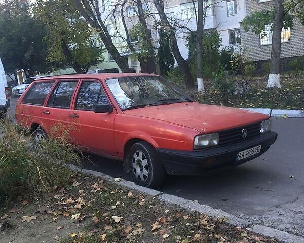 Красный Фольксваген Пассат Б2, объемом двигателя 1.6 л и пробегом 300 тыс. км за 1700 $, фото 1 на Automoto.ua