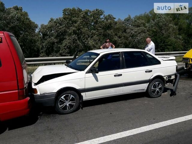 Білий Фольксваген Пассат Б3, об'ємом двигуна 1.8 л та пробігом 284 тис. км за 1500 $, фото 1 на Automoto.ua