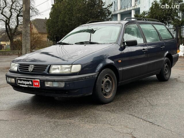Синій Фольксваген Пассат Б4, об'ємом двигуна 1.8 л та пробігом 325 тис. км за 3640 $, фото 1 на Automoto.ua