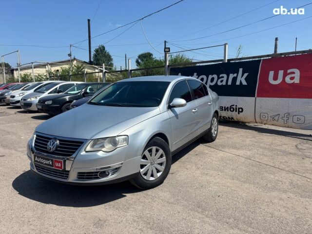 Серый Фольксваген Пассат Б6, объемом двигателя 2 л и пробегом 360 тыс. км за 4990 $, фото 1 на Automoto.ua
