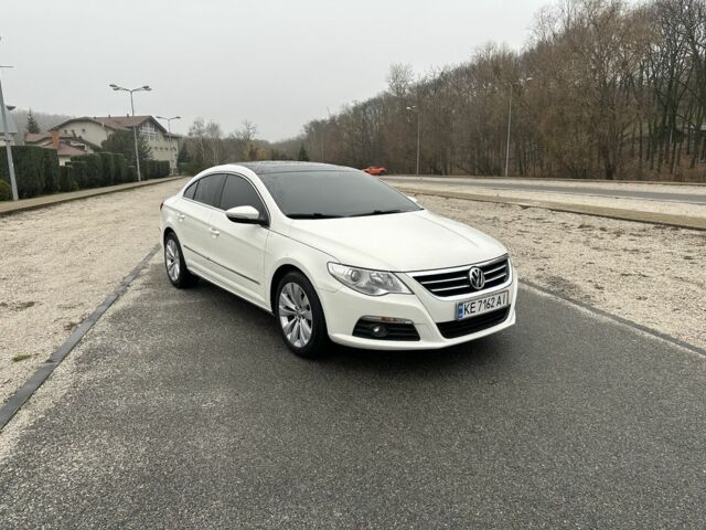 Белый Фольксваген Пассат СС, объемом двигателя 2 л и пробегом 224 тыс. км за 7700 $, фото 1 на Automoto.ua