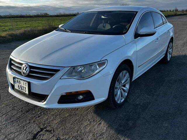 Белый Фольксваген Пассат СС, объемом двигателя 2 л и пробегом 249 тыс. км за 8300 $, фото 1 на Automoto.ua