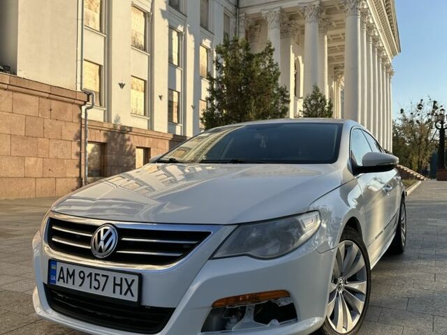 Белый Фольксваген Пассат СС, объемом двигателя 2 л и пробегом 215 тыс. км за 7000 $, фото 1 на Automoto.ua