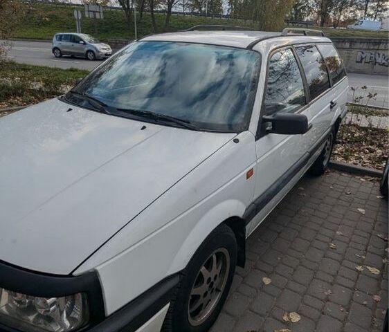 Білий Фольксваген Пассат СС, об'ємом двигуна 1.9 л та пробігом 291 тис. км за 723 $, фото 1 на Automoto.ua