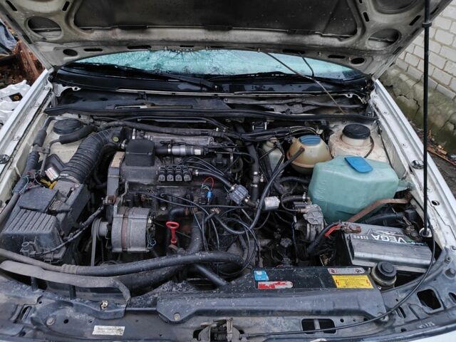 Белый Фольксваген Пассат СС, объемом двигателя 2 л и пробегом 321 тыс. км за 2000 $, фото 1 на Automoto.ua