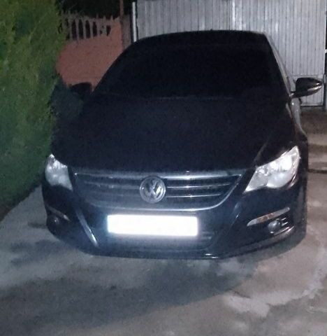 Черный Фольксваген Пассат СС, объемом двигателя 1.8 л и пробегом 281 тыс. км за 7140 $, фото 1 на Automoto.ua