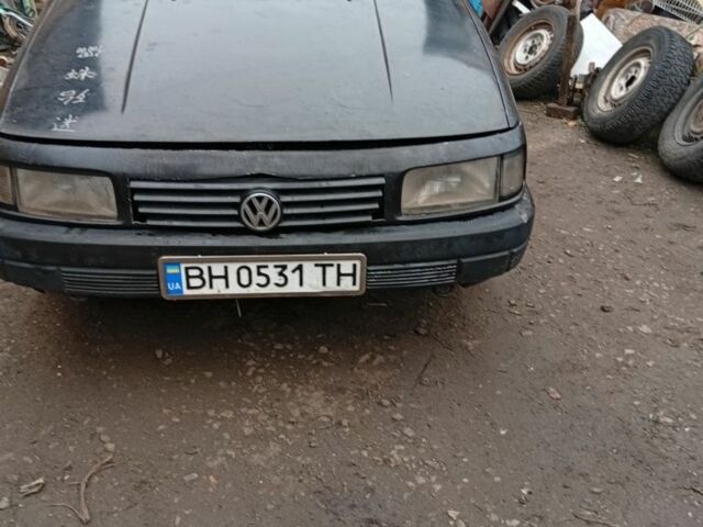 Черный Фольксваген Пассат СС, объемом двигателя 1.9 л и пробегом 300 тыс. км за 1417 $, фото 1 на Automoto.ua