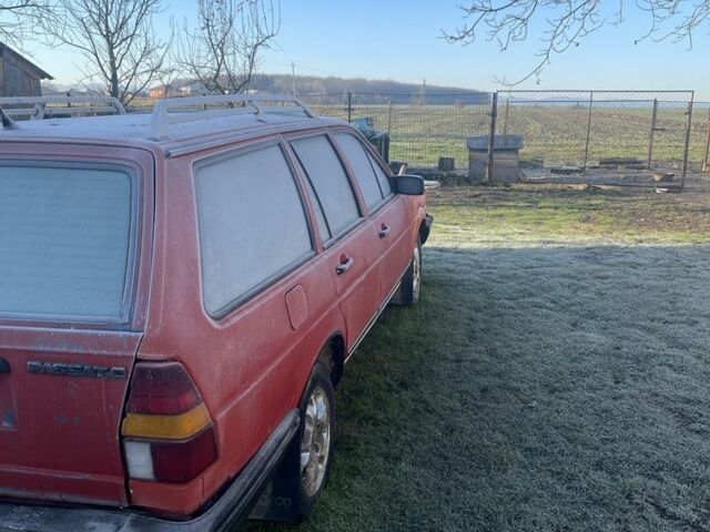 Красный Фольксваген Пассат СС, объемом двигателя 1.6 л и пробегом 300 тыс. км за 1000 $, фото 1 на Automoto.ua