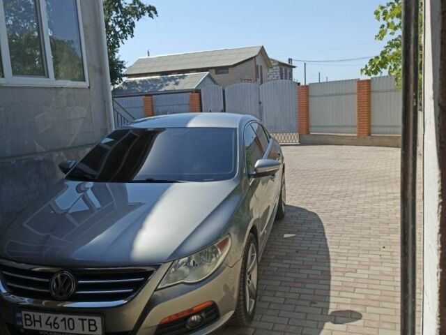 Серый Фольксваген Пассат СС, объемом двигателя 2 л и пробегом 298 тыс. км за 8200 $, фото 1 на Automoto.ua