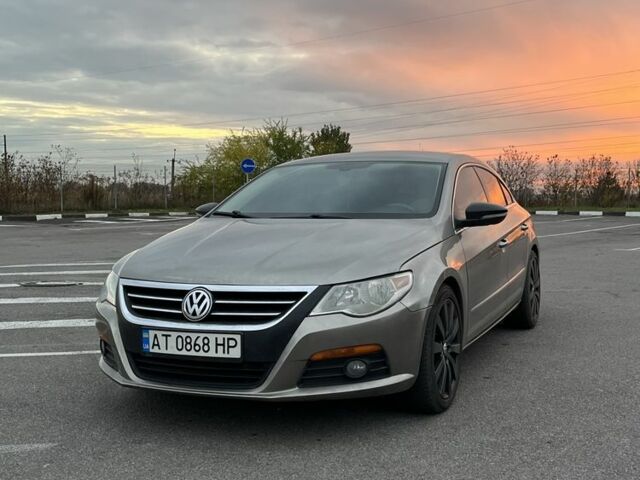 Серый Фольксваген Пассат СС, объемом двигателя 2 л и пробегом 275 тыс. км за 6500 $, фото 1 на Automoto.ua