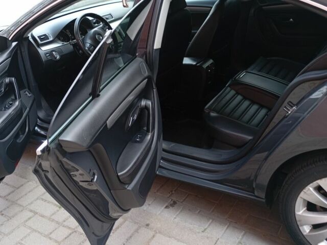 Серый Фольксваген Пассат СС, объемом двигателя 2 л и пробегом 203 тыс. км за 8300 $, фото 1 на Automoto.ua