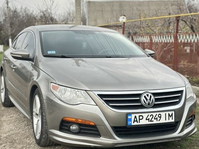 Серый Фольксваген Пассат СС, объемом двигателя 2 л и пробегом 250 тыс. км за 9000 $, фото 1 на Automoto.ua