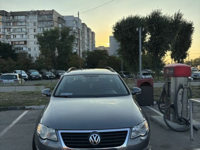 Серый Фольксваген Пассат СС, объемом двигателя 1.6 л и пробегом 260 тыс. км за 5501 $, фото 1 на Automoto.ua
