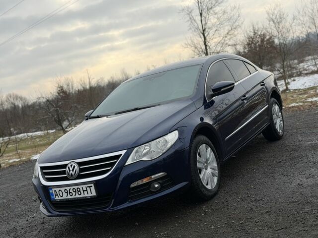 Синий Фольксваген Пассат СС, объемом двигателя 2 л и пробегом 370 тыс. км за 8400 $, фото 1 на Automoto.ua