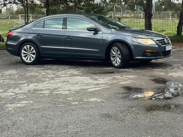 Синий Фольксваген Пассат СС, объемом двигателя 2 л и пробегом 250 тыс. км за 7200 $, фото 1 на Automoto.ua