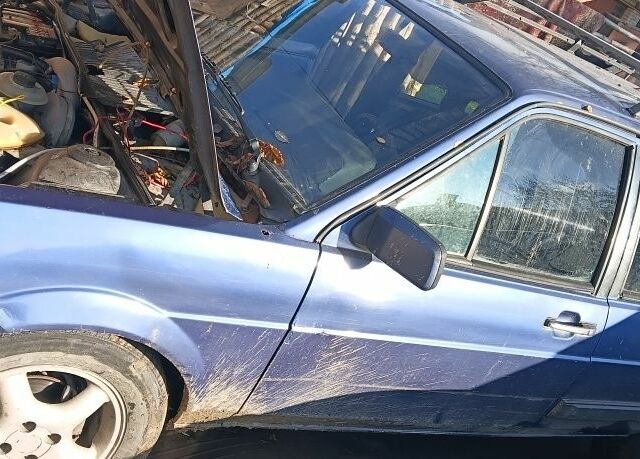 Синий Фольксваген Пассат СС, объемом двигателя 2 л и пробегом 290 тыс. км за 650 $, фото 1 на Automoto.ua