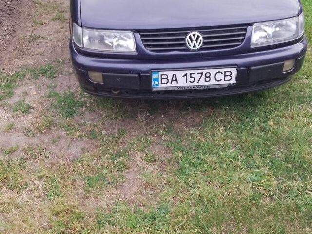 Синий Фольксваген Пассат СС, объемом двигателя 1.8 л и пробегом 350 тыс. км за 1680 $, фото 1 на Automoto.ua