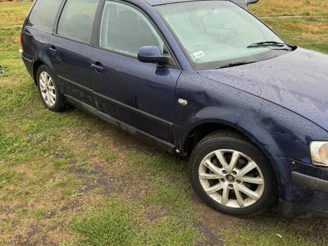 Синій Фольксваген Пассат СС, об'ємом двигуна 1 л та пробігом 500 тис. км за 1400 $, фото 1 на Automoto.ua