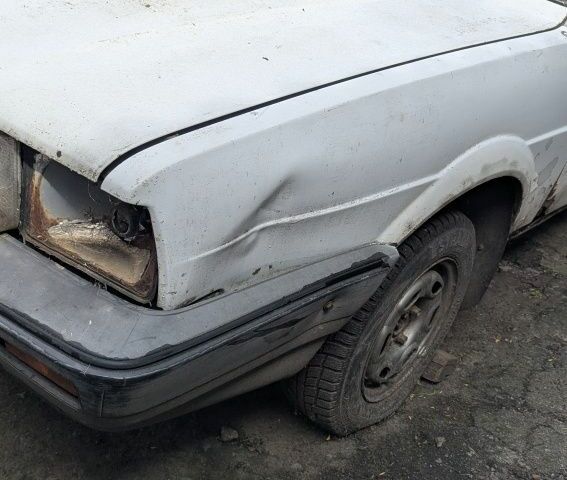 Білий Фольксваген Пассат Варіант, об'ємом двигуна 1.6 л та пробігом 300 тис. км за 335 $, фото 1 на Automoto.ua