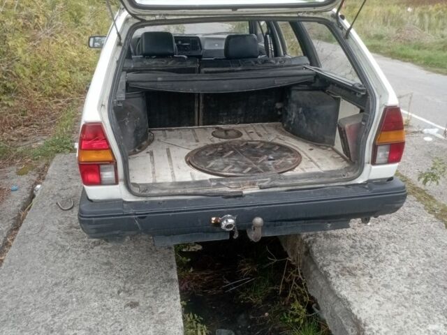 Білий Фольксваген Пассат Варіант, об'ємом двигуна 2.2 л та пробігом 100 тис. км за 600 $, фото 1 на Automoto.ua