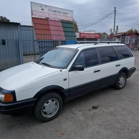 Белый Фольксваген Пассат Вариант, объемом двигателя 2 л и пробегом 400 тыс. км за 1537 $, фото 1 на Automoto.ua