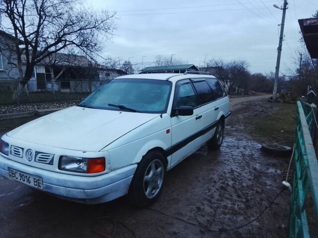 Белый Фольксваген Пассат Вариант, объемом двигателя 0 л и пробегом 380 тыс. км за 1100 $, фото 1 на Automoto.ua