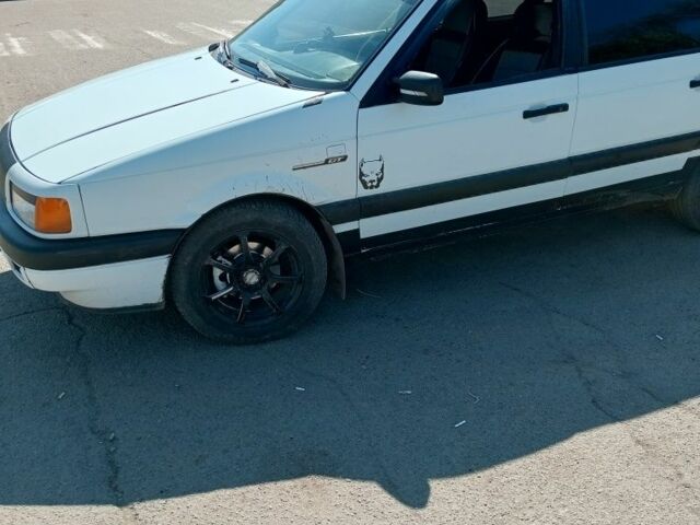 Белый Фольксваген Пассат Вариант, объемом двигателя 1.6 л и пробегом 287 тыс. км за 2600 $, фото 1 на Automoto.ua