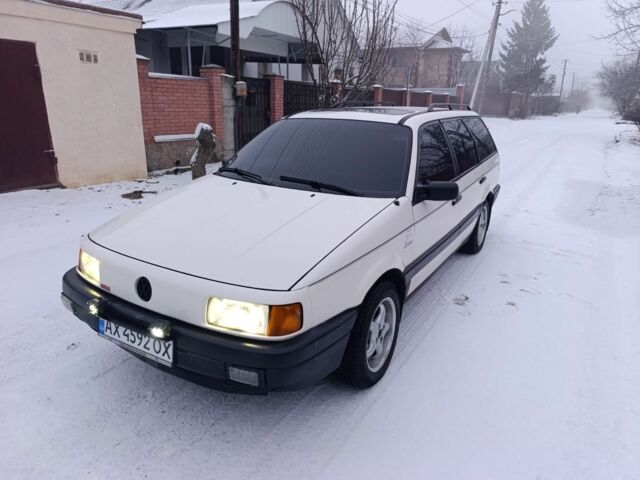 Белый Фольксваген Пассат Вариант, объемом двигателя 1.6 л и пробегом 280 тыс. км за 2899 $, фото 1 на Automoto.ua