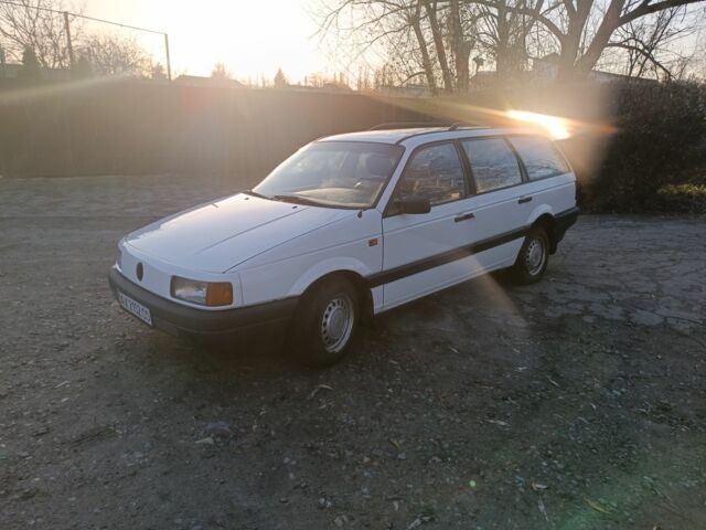 Белый Фольксваген Пассат Вариант, объемом двигателя 0 л и пробегом 200 тыс. км за 1999 $, фото 1 на Automoto.ua