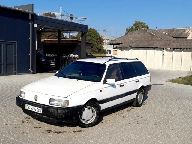 Білий Фольксваген Пассат Варіант, об'ємом двигуна 1.8 л та пробігом 250 тис. км за 850 $, фото 1 на Automoto.ua