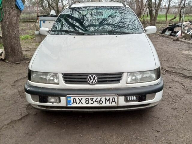 Белый Фольксваген Пассат Вариант, объемом двигателя 2 л и пробегом 300 тыс. км за 2300 $, фото 1 на Automoto.ua