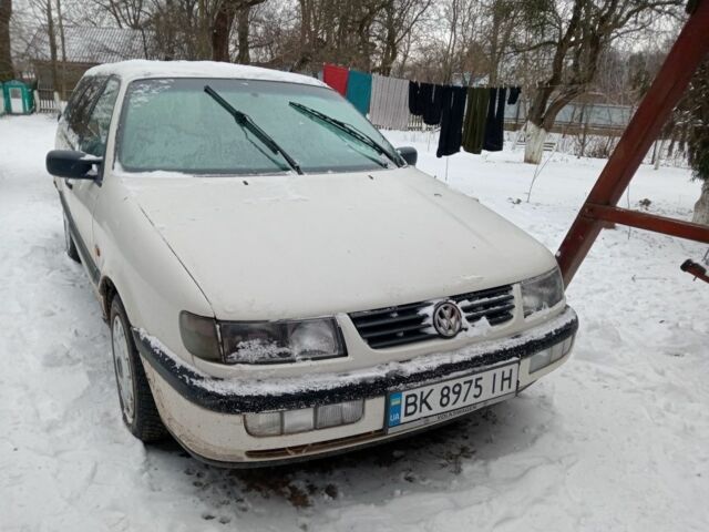 Білий Фольксваген Пассат Варіант, об'ємом двигуна 1.8 л та пробігом 400 тис. км за 1900 $, фото 1 на Automoto.ua