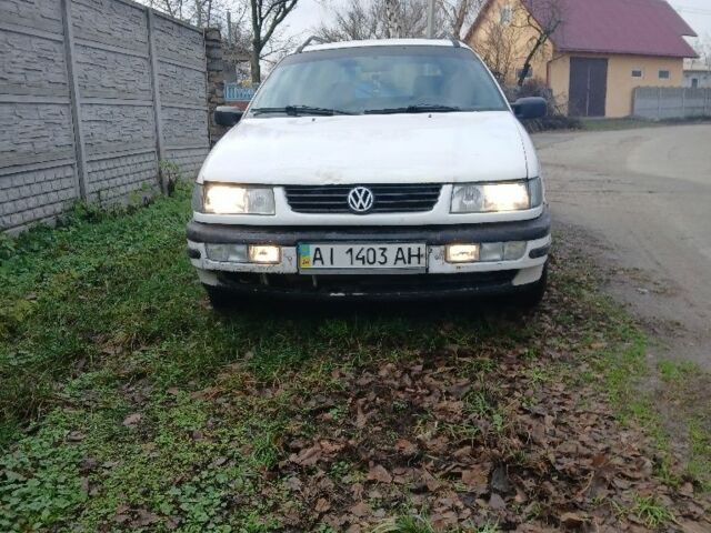 Белый Фольксваген Пассат Вариант, объемом двигателя 0 л и пробегом 420 тыс. км за 1800 $, фото 1 на Automoto.ua