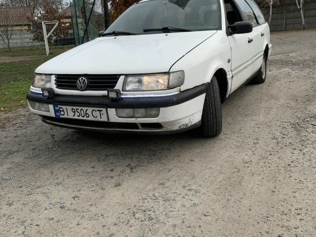 Белый Фольксваген Пассат Вариант, объемом двигателя 1.8 л и пробегом 230 тыс. км за 1200 $, фото 1 на Automoto.ua